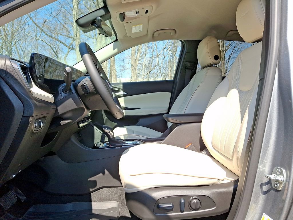 Used 2025 Buick Encore GX Avenir w/ Avenir Technology Package image 13