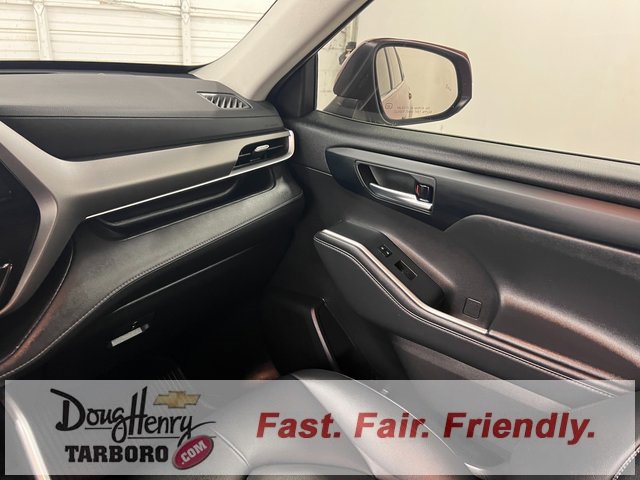 Used 2022 Toyota Highlander XLE image 49