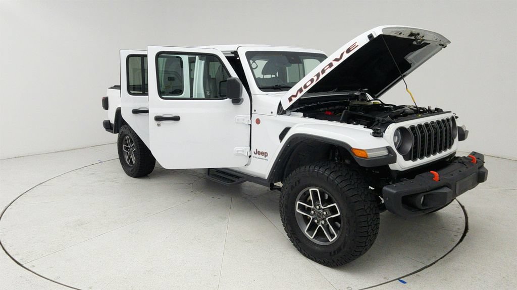 Used 2024 Jeep Gladiator Mojave AWD/4WD image 9