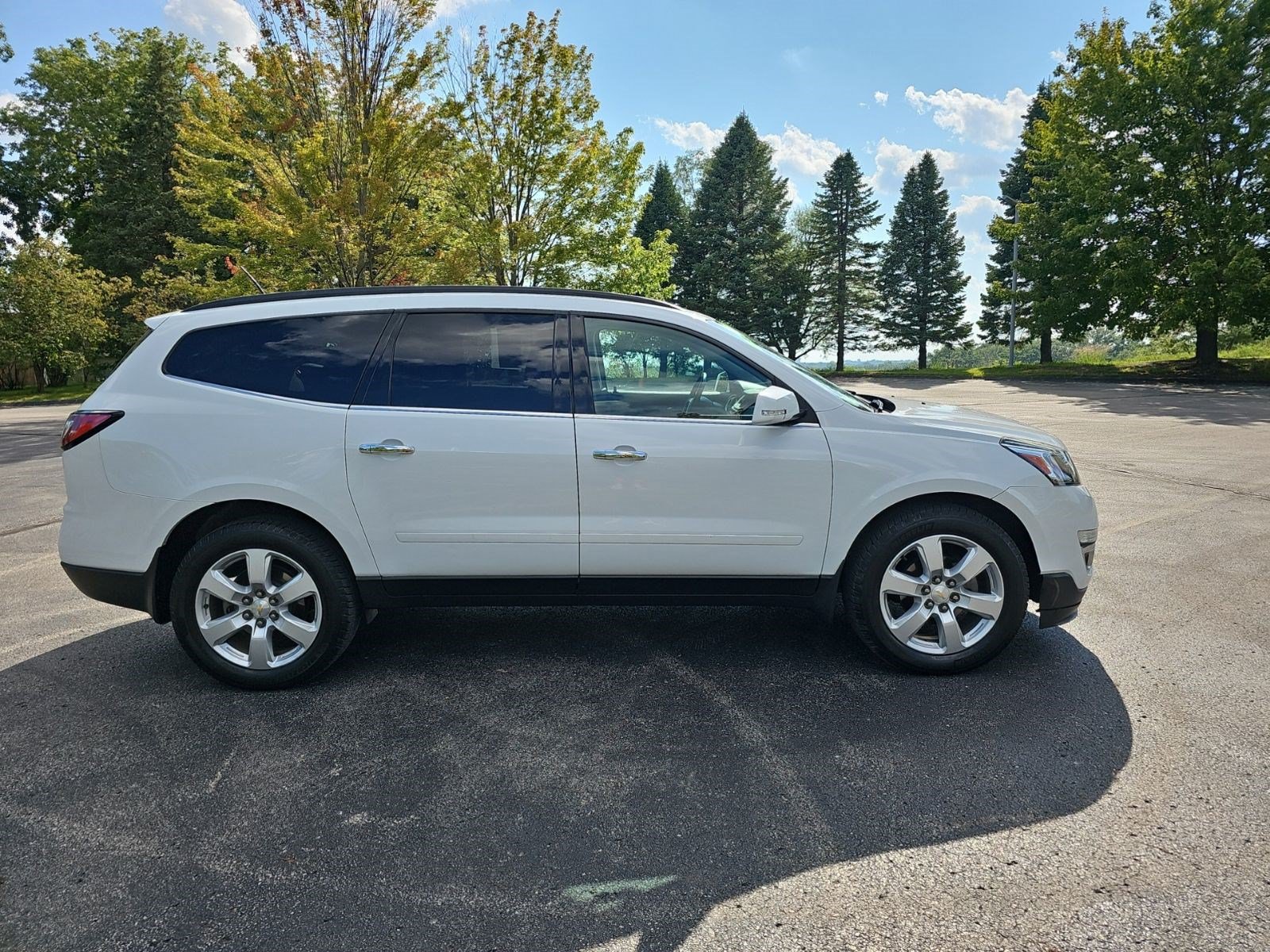 Used 2017 Chevrolet Traverse LT w/ Style and Technology Package AWD/4WD image 7