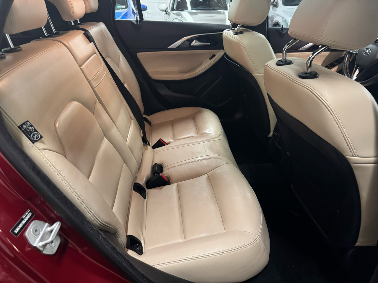 Used 2018 INFINITI QX30 Premium w/ Navigation Package image 13