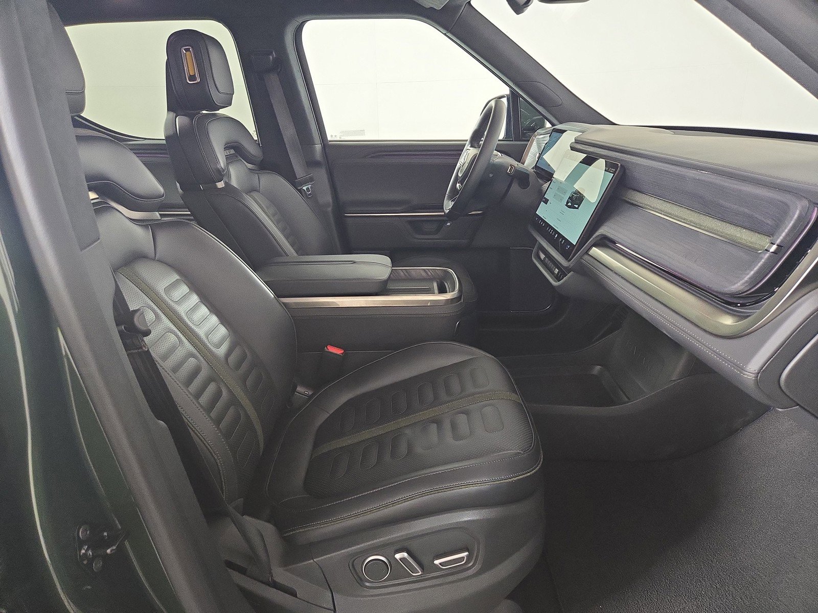 Used 2025 Rivian R1T Adventure image 23