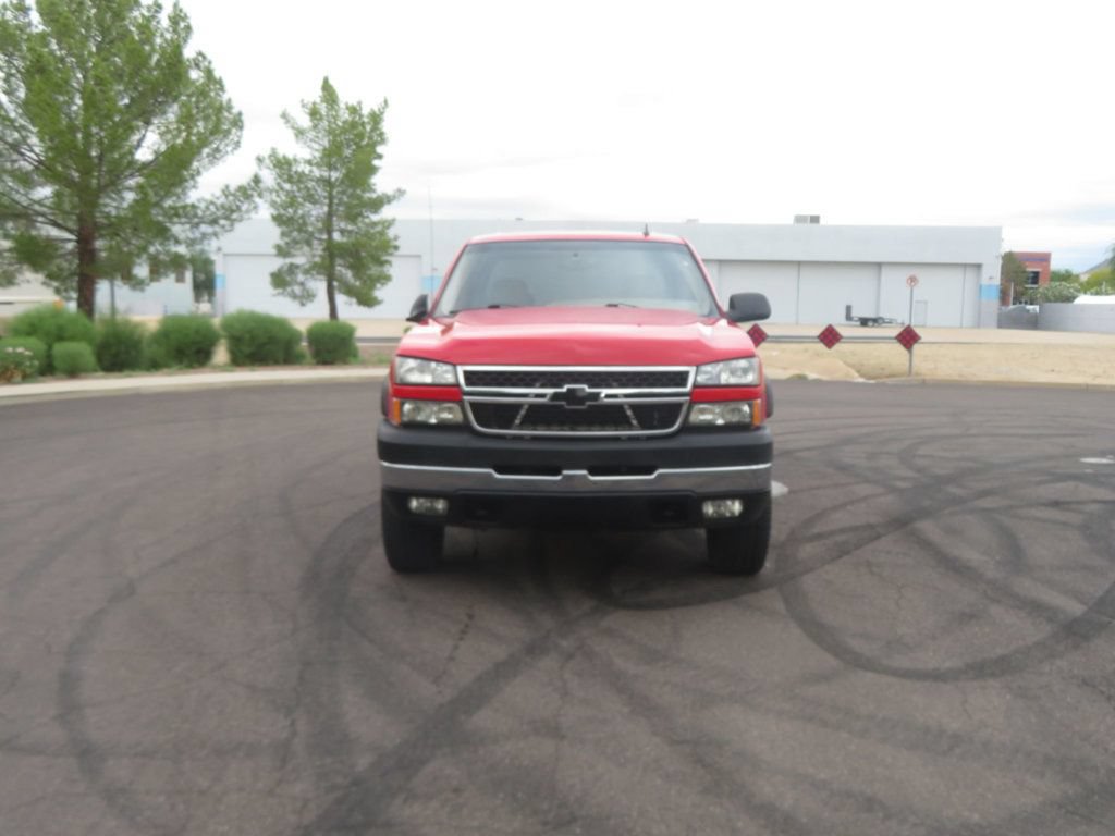 Used 2006 Chevrolet Silverado 2500 LT w/ Heavy-Duty Power Package AWD/4WD image 11