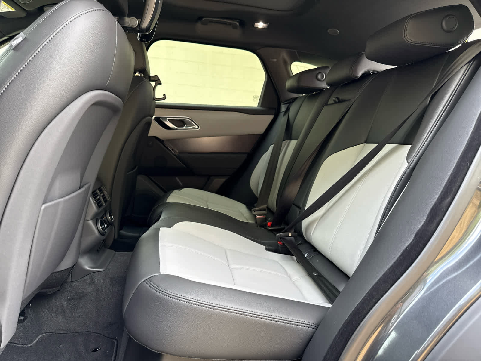 New 2026 Land Rover Range Rover Velar Dynamic SE image 16