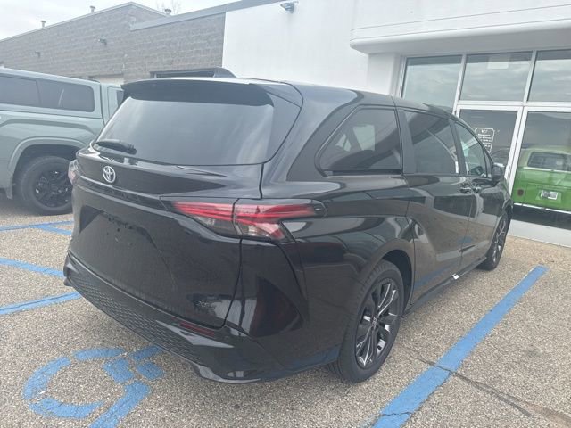 Used 2025 Toyota Sienna XSE image 5