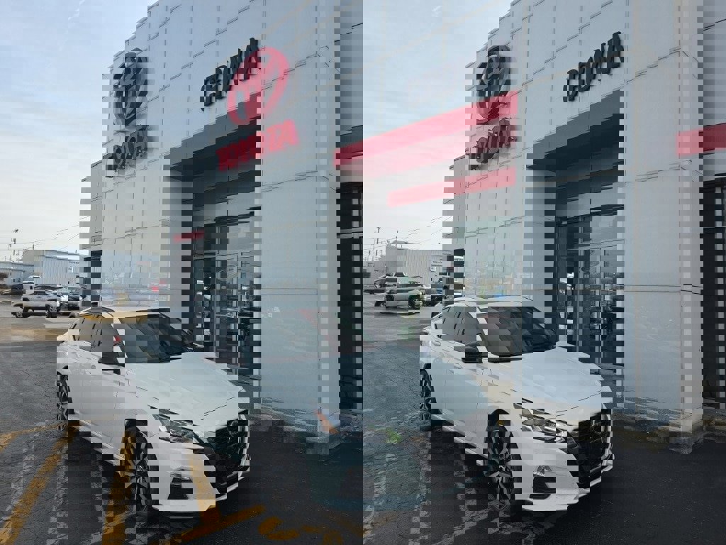 Used 2021 Nissan Altima 2.5 SR w/ SR Premium Package