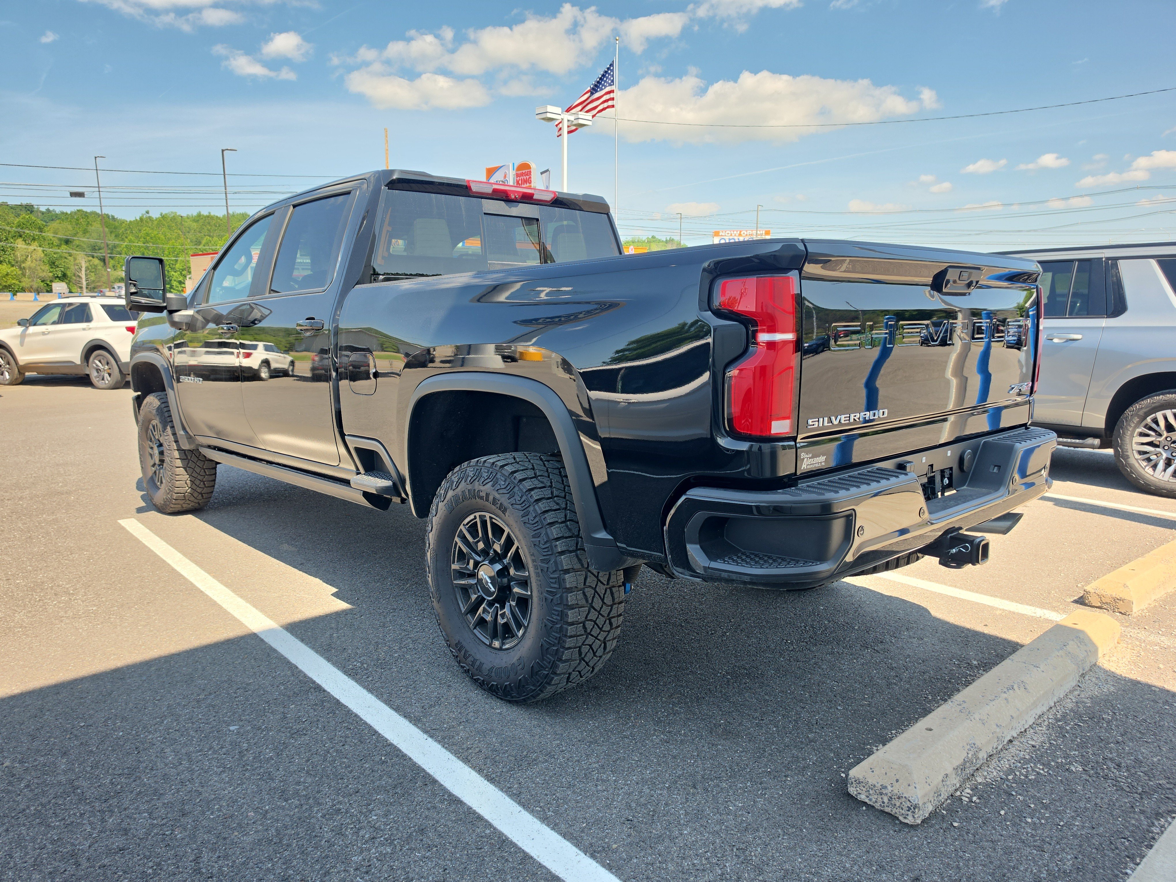Used 2025 Chevrolet Silverado 2500 ZR2 w/ Technology Package AWD/4WD image 6