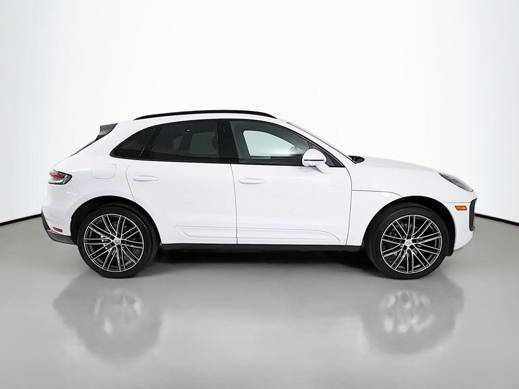 Certified 2023 Porsche Macan AWD/4WD image 8