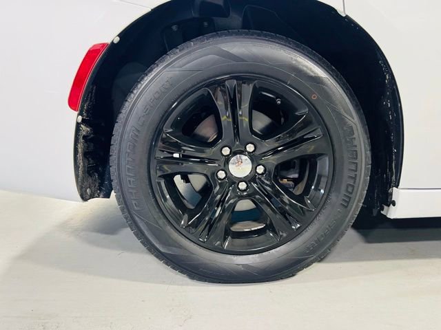 Used 2020 Dodge Charger SXT w/ Leather Interior Group RWD image 9