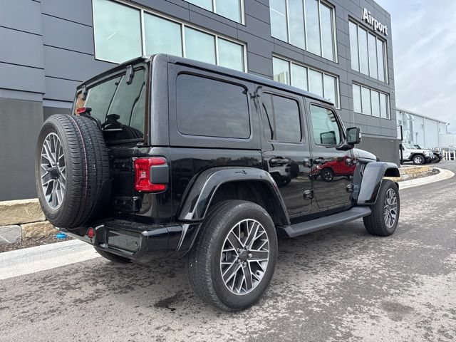 Used 2023 Jeep Wrangler Unlimited Sahara AWD/4WD image 3