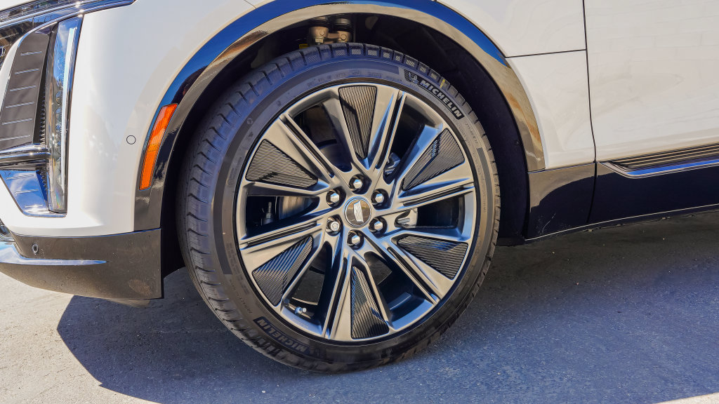 New 2027 Cadillac Lyriq Signature Sport RWD image 7