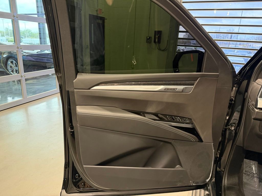 Used 2026 Cadillac Escalade ESV V image 15