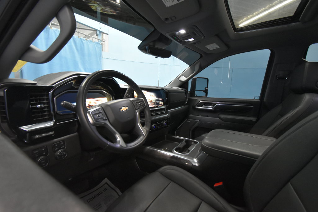 Used 2024 Chevrolet Silverado 3500 LTZ w/ LTZ Plus Package AWD/4WD image 2