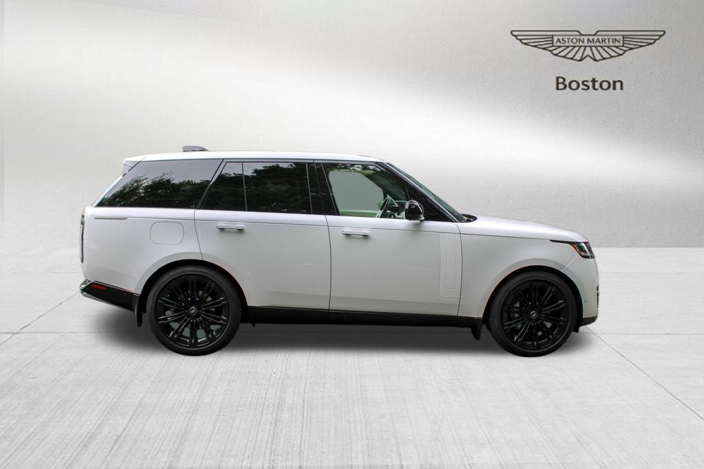 Used 2025 Land Rover Range Rover SE AWD/4WD image 3