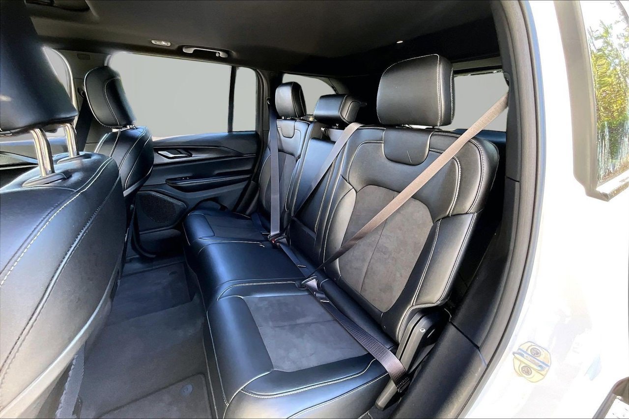 Certified 2023 Jeep Grand Cherokee Altitude AWD/4WD image 20