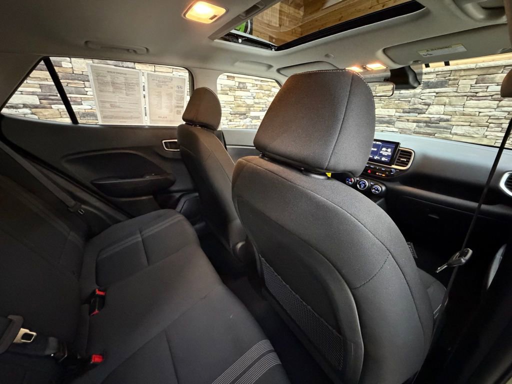 Used 2023 Hyundai Venue SEL FWD image 29