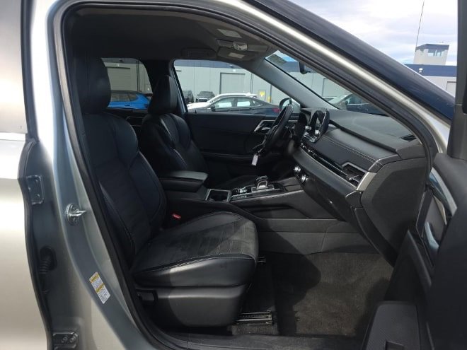 Used 2024 Mitsubishi Outlander SE image 10