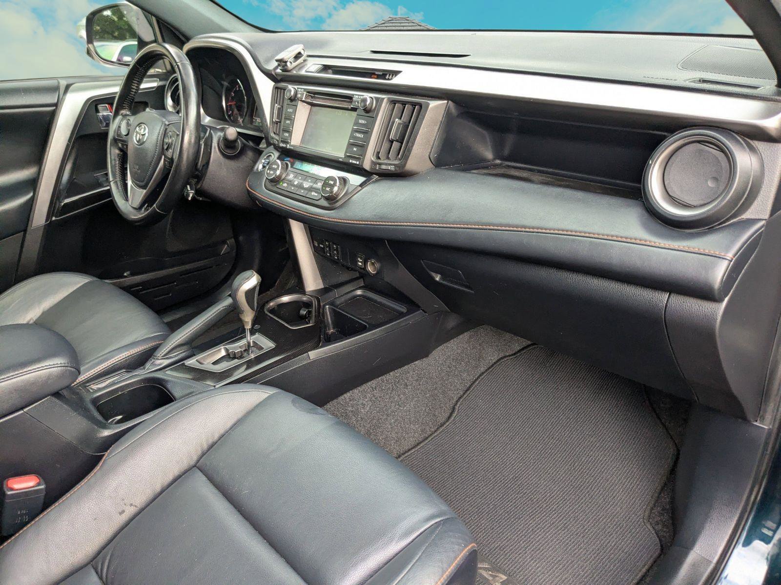 Used 2018 Toyota RAV4 SE w/ Power Extra Value Package FWD image 21