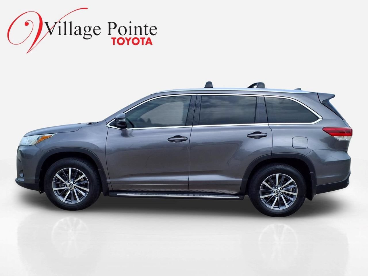 Used 2017 Toyota Highlander XLE FWD image 2