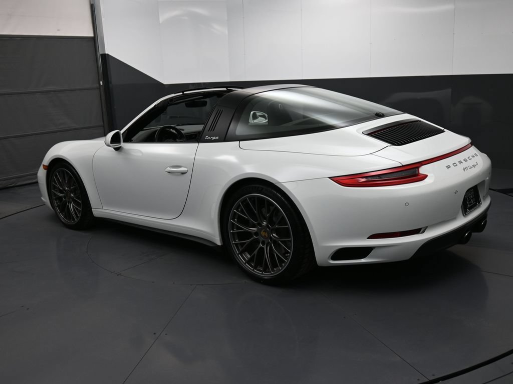 Certified 2019 Porsche 911 Targa 4 AWD/4WD image 32