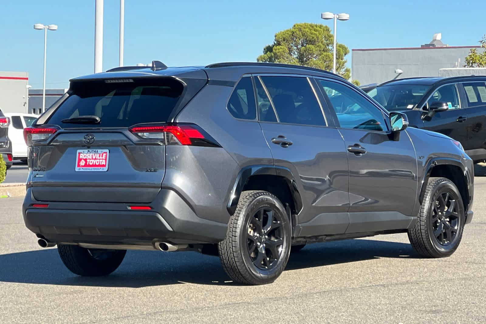 Used 2021 Toyota RAV4 XLE FWD image 2
