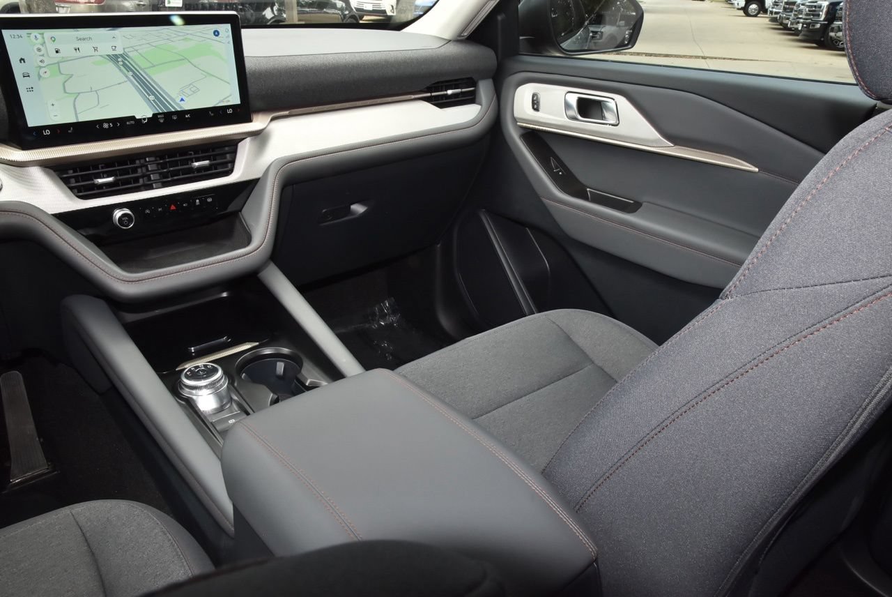 Certified 2025 Ford Explorer Active RWD image 18