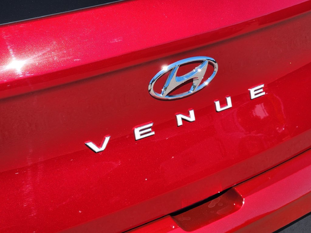 Used 2026 Hyundai Venue SEL FWD image 11