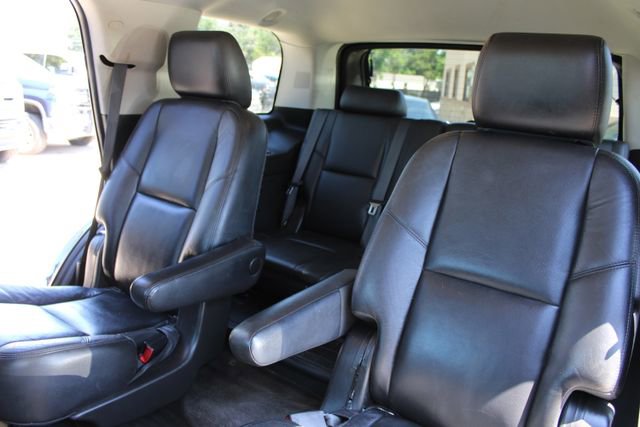 Used 2014 Cadillac Escalade Premium RWD image 32
