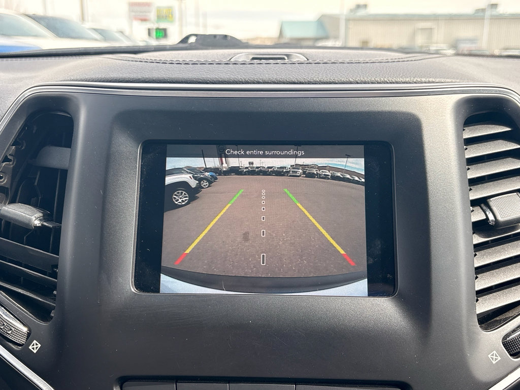 Used 2019 Jeep Cherokee Latitude Plus image 24