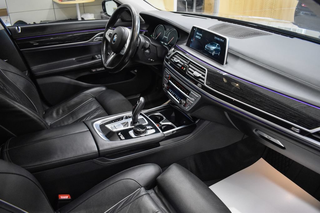 Used 2018 BMW M760i xDrive AWD/4WD image 21