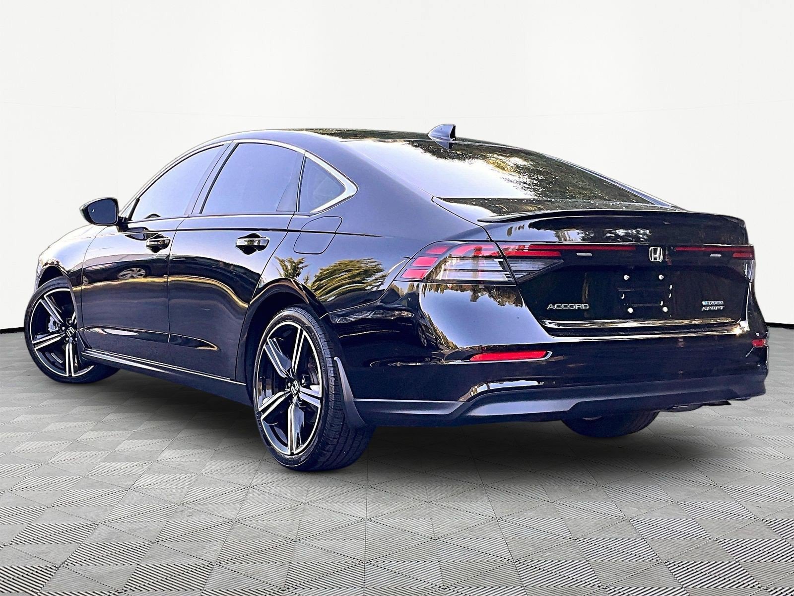Used 2024 Honda Accord Sport image 4