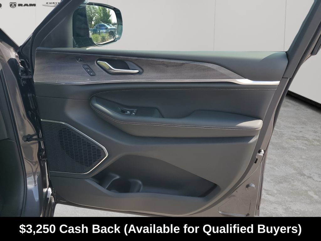 New 2025 Jeep Grand Cherokee Overland w/ Adv Protech Group III AWD/4WD image 17