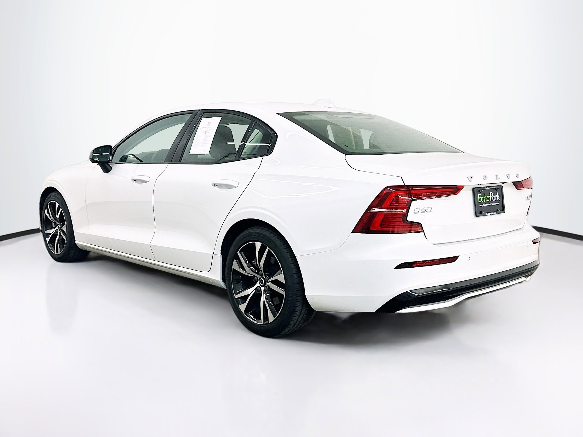 Used 2025 Volvo S60 B5 Core image 5