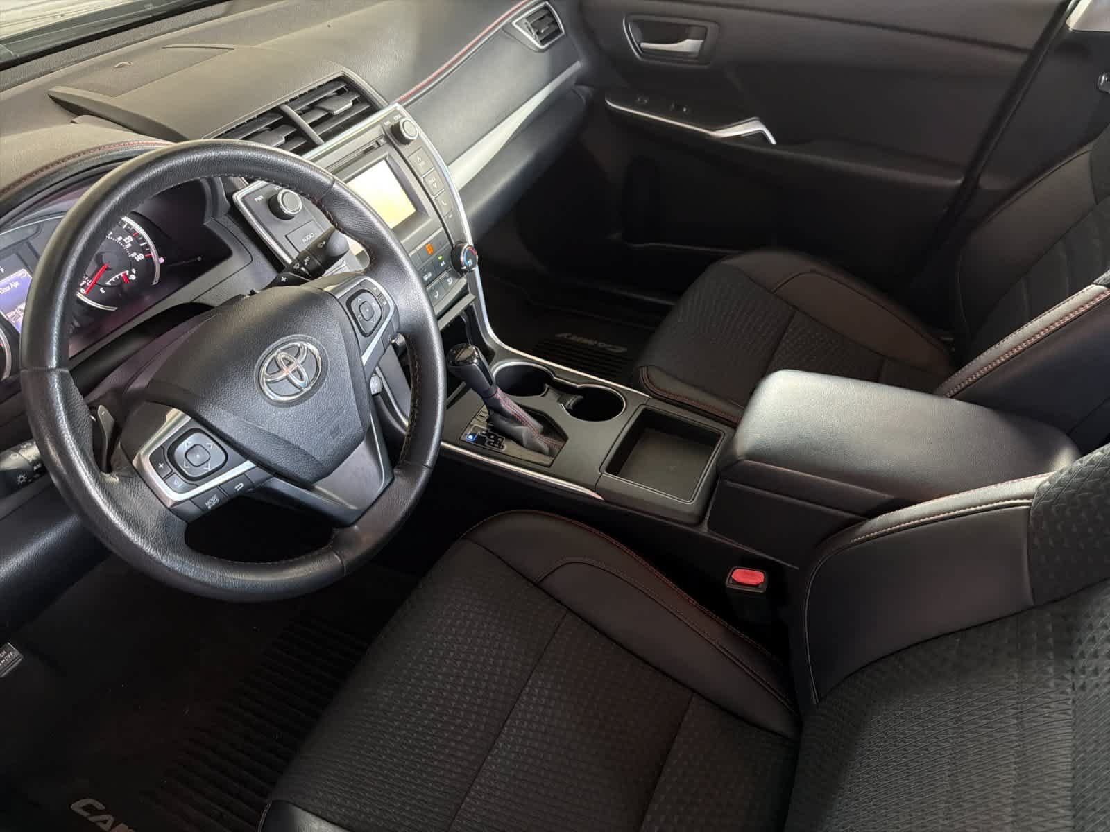 Used 2015 Toyota Camry SE FWD image 11