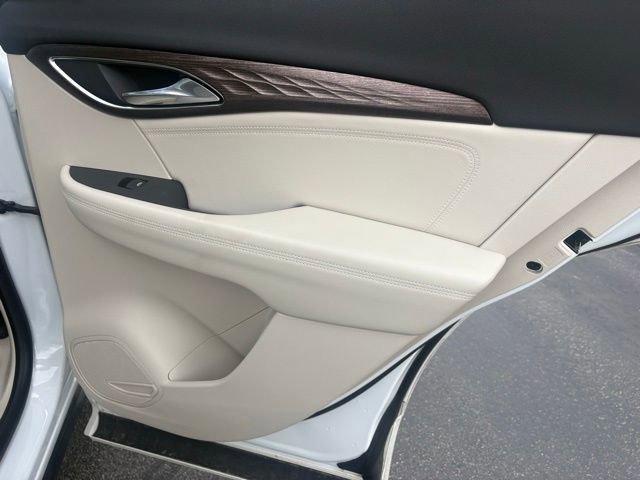 Certified 2021 Buick Envision Avenir w/ Technology Package II image 21