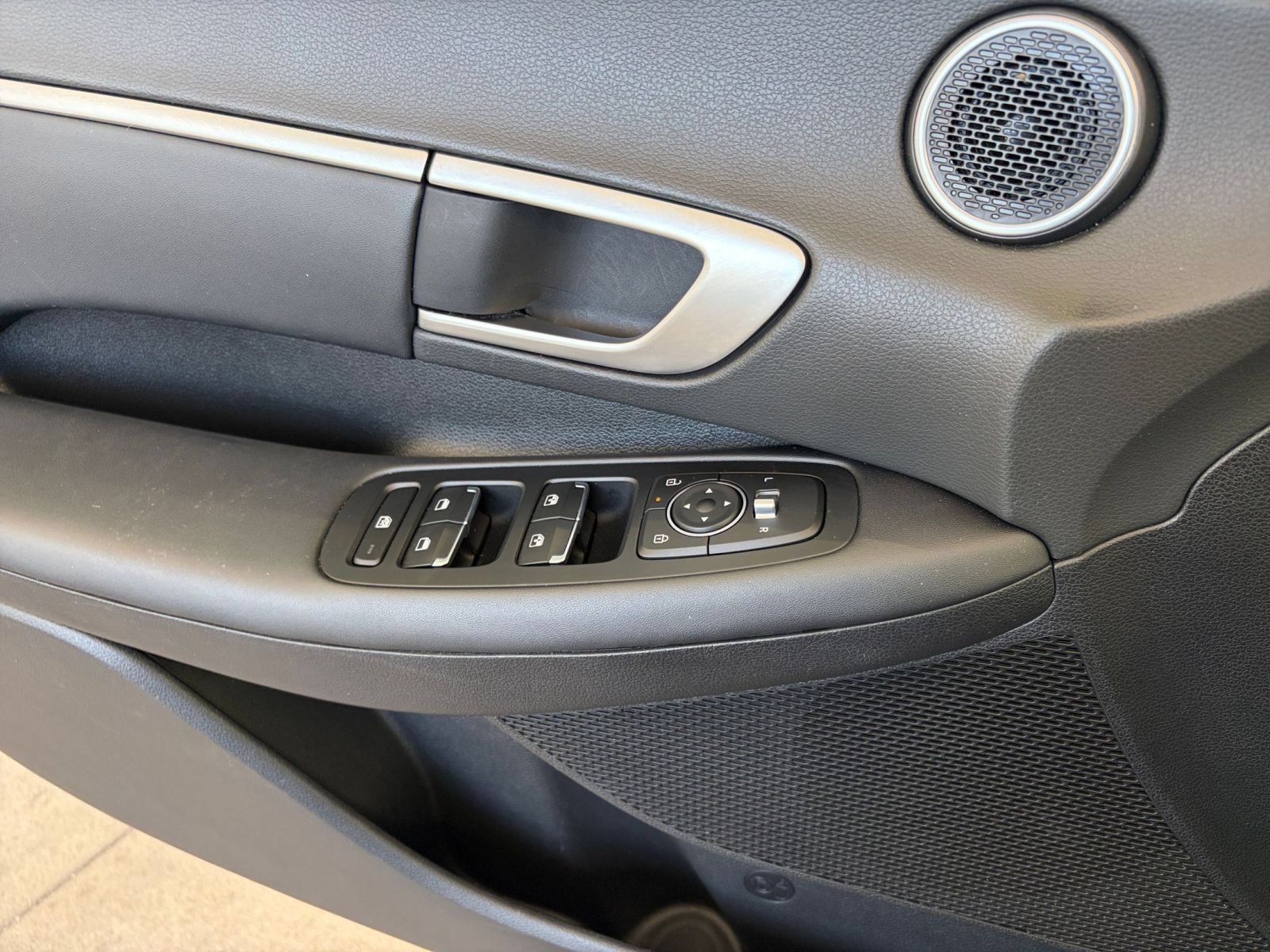 Used 2025 Hyundai Sonata SEL FWD image 18