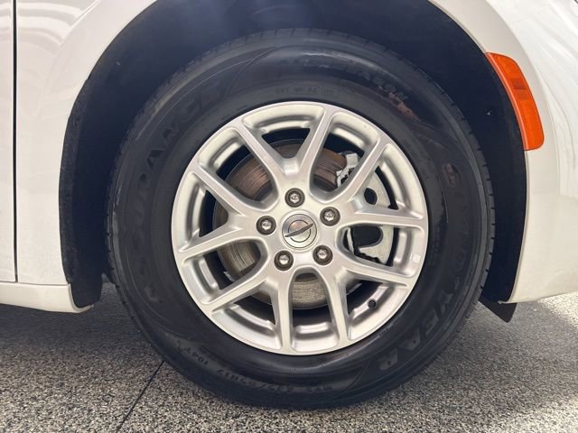 Used 2024 Chrysler Voyager LX image 28