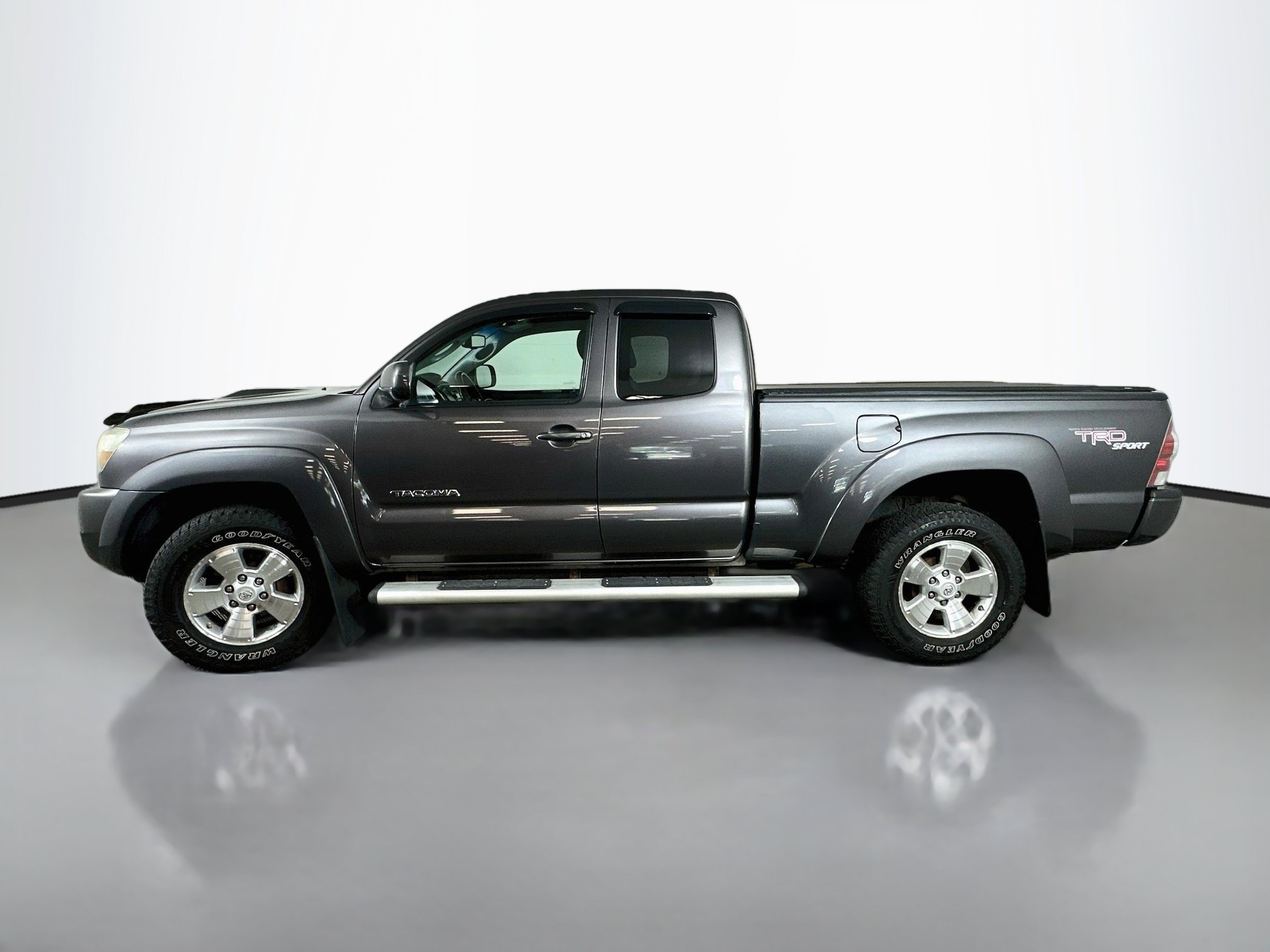 Used 2011 Toyota Tacoma PreRunner w/ TRD Sport Pkg RWD image 4