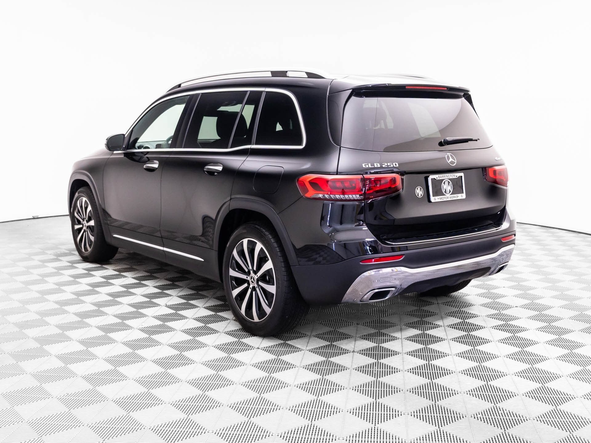 Used 2023 Mercedes-Benz GLB 250 4MATIC image 3