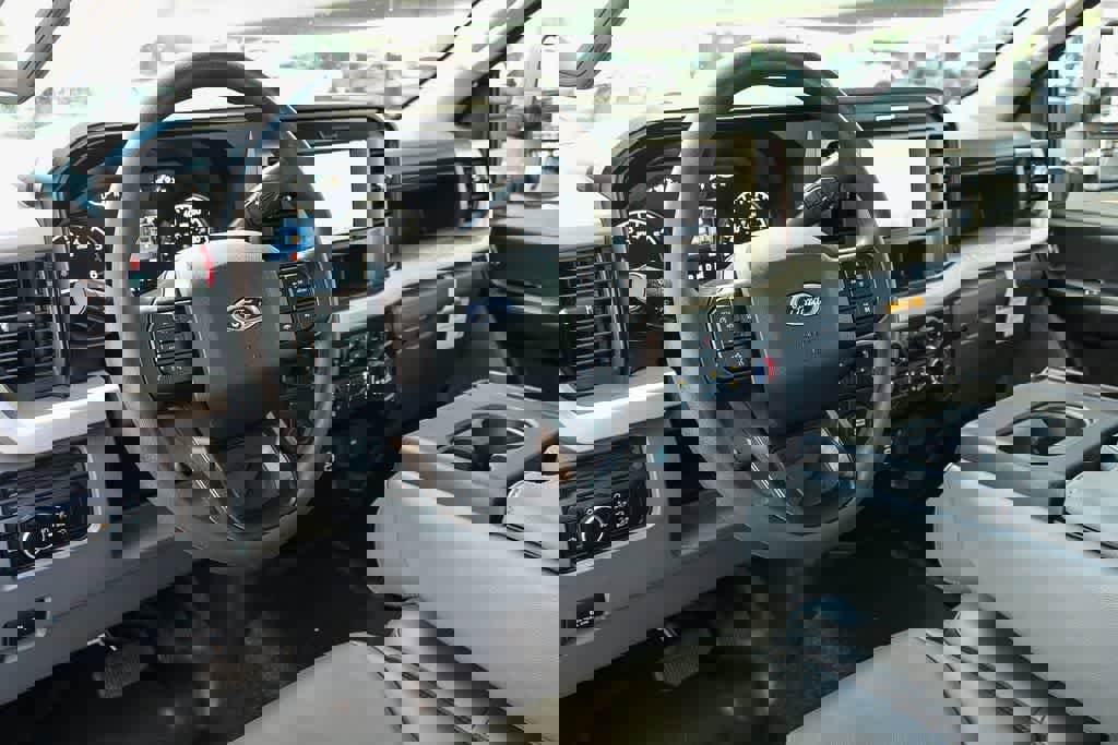 New 2026 Ford F250 XL w/ XL Chrome Package image 18