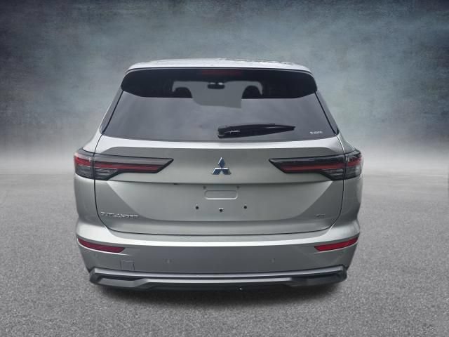 Used 2025 Mitsubishi Outlander SE AWD/4WD image 8