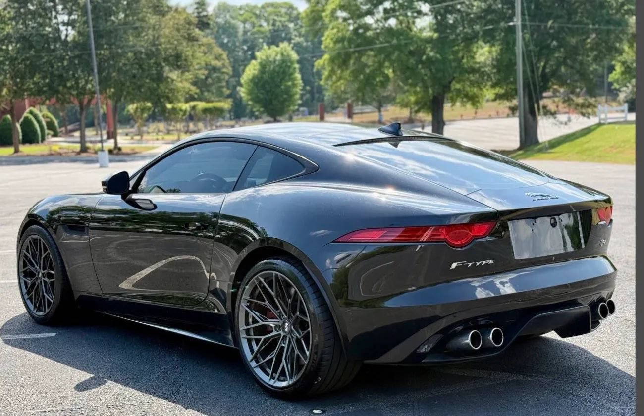 Used 2015 Jaguar F-TYPE R RWD image 2