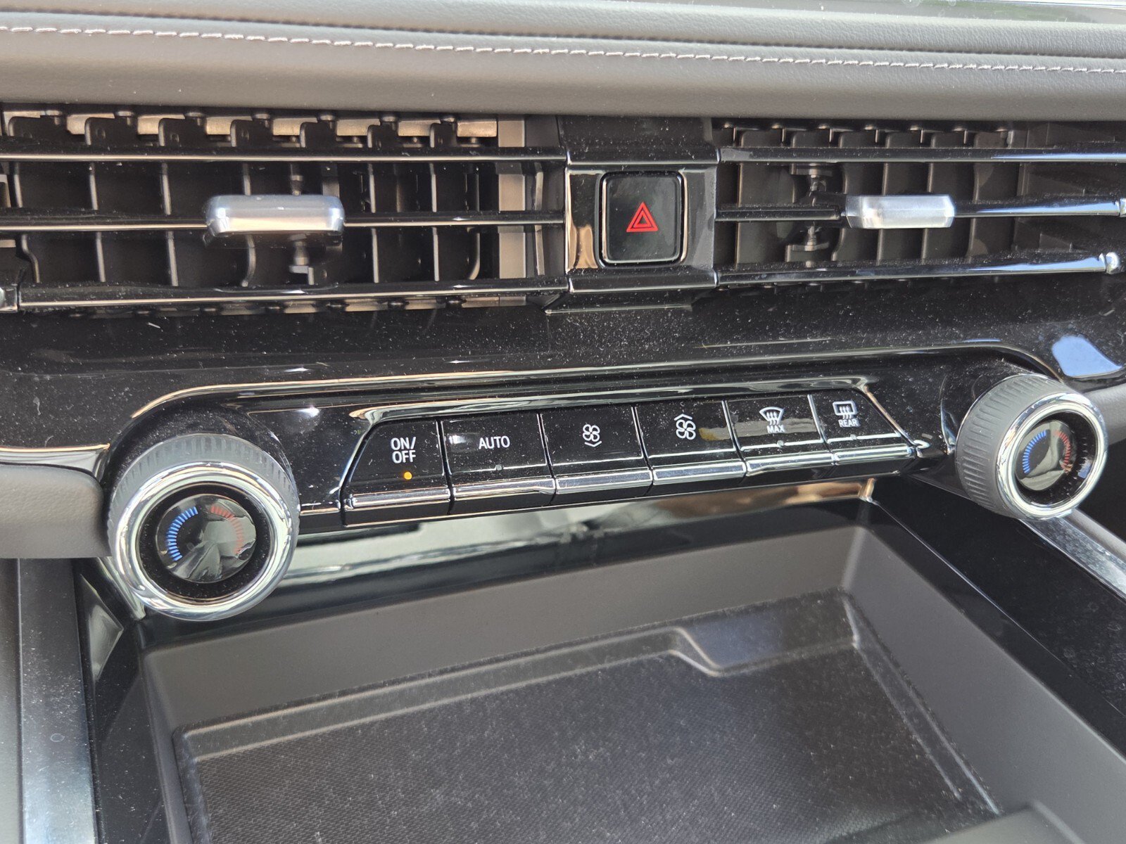 Certified 2025 Chevrolet Suburban LS RWD image 28
