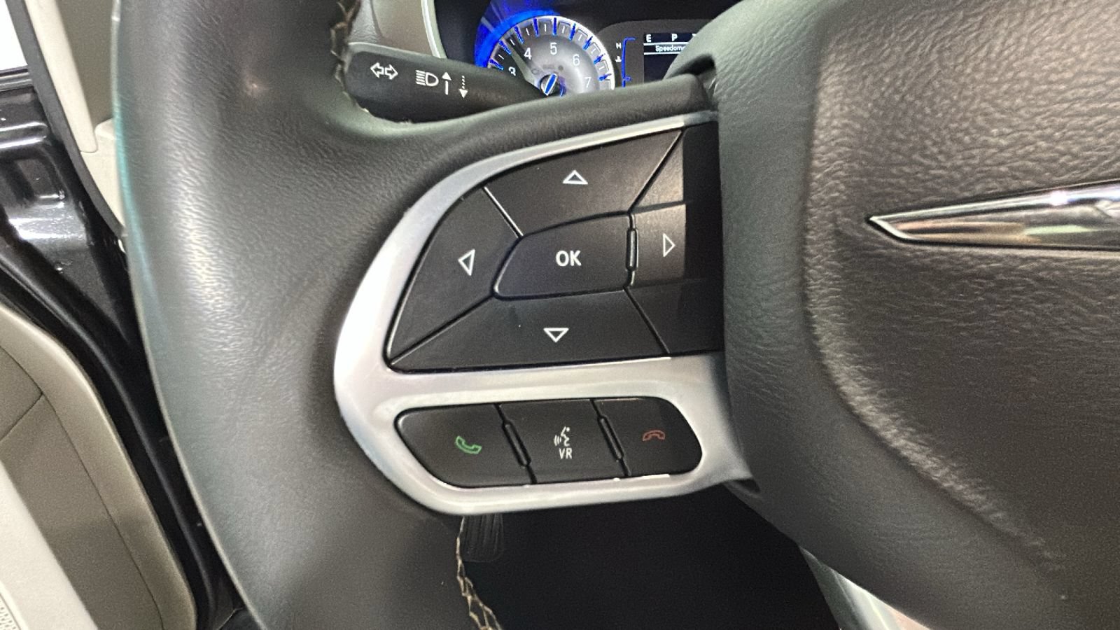 Used 2022 Chrysler Voyager LX FWD image 18