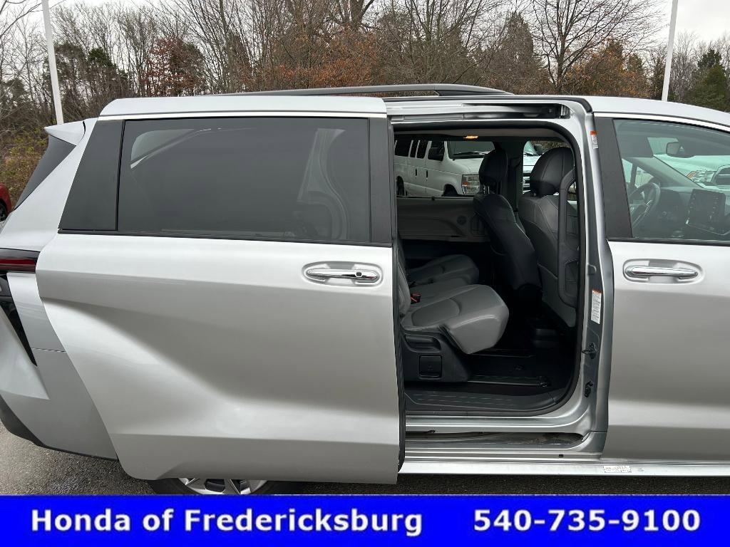Used 2024 Toyota Sienna XLE image 34