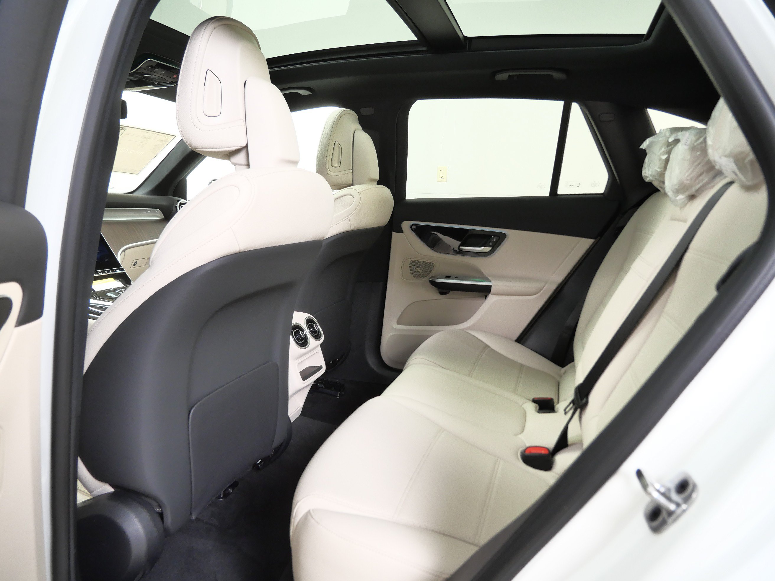 New 2026 Mercedes-Benz GLC 300 4MATIC image 9