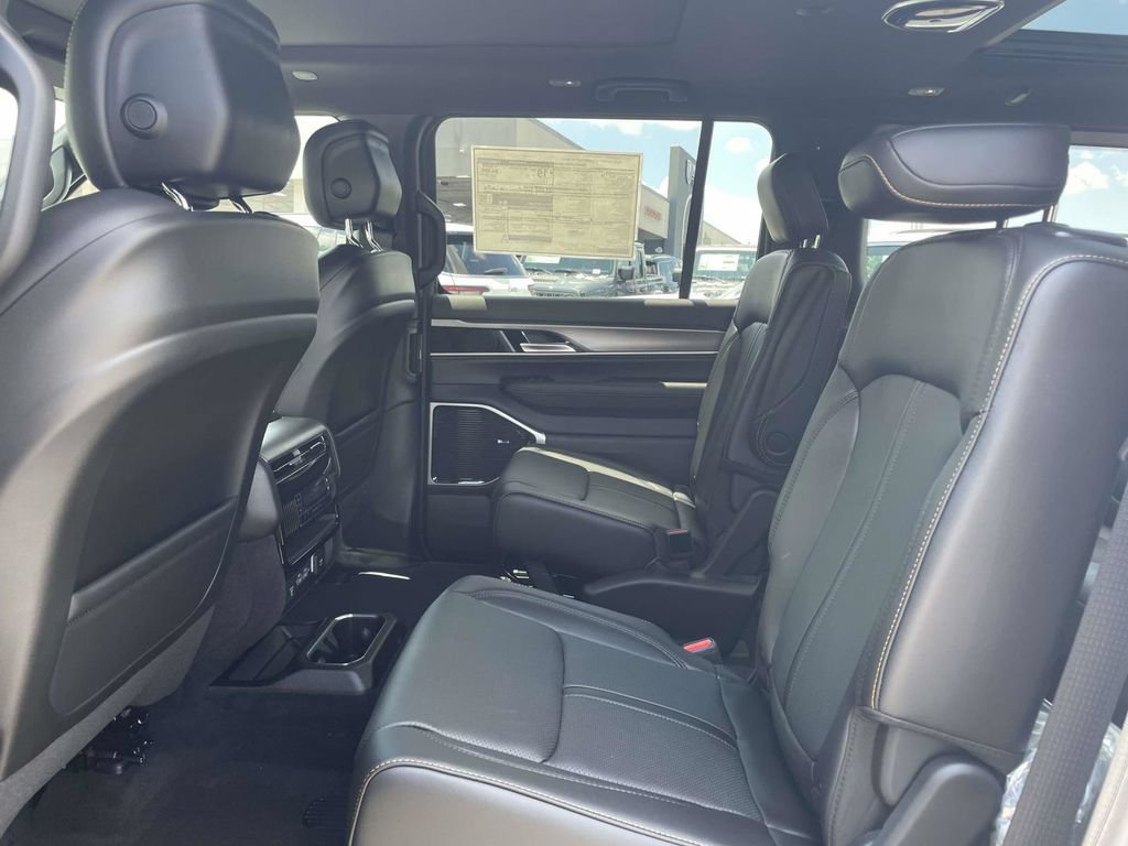 New 2026 Jeep Grand Wagoneer 4WD image 21