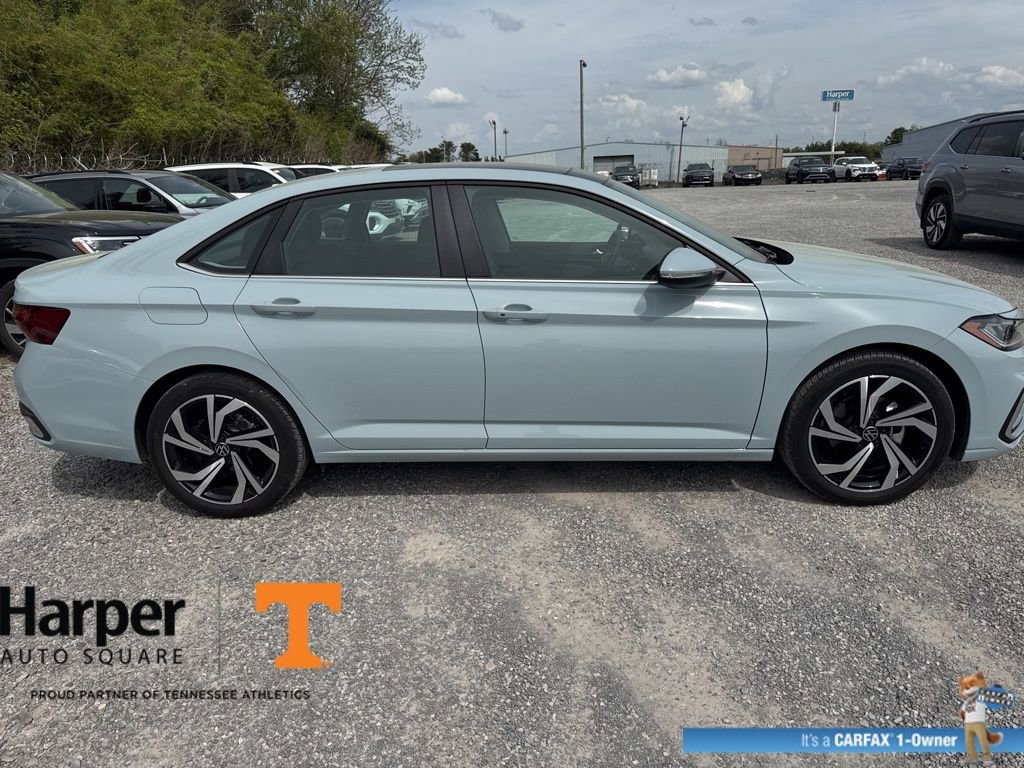 Used 2025 Volkswagen Jetta SEL image 6