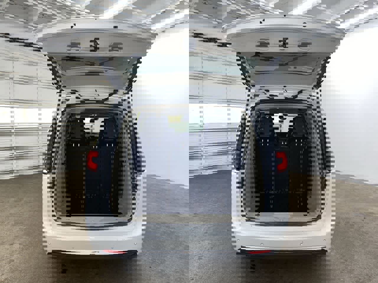 Used 2023 Chrysler Pacifica Touring-L image 29