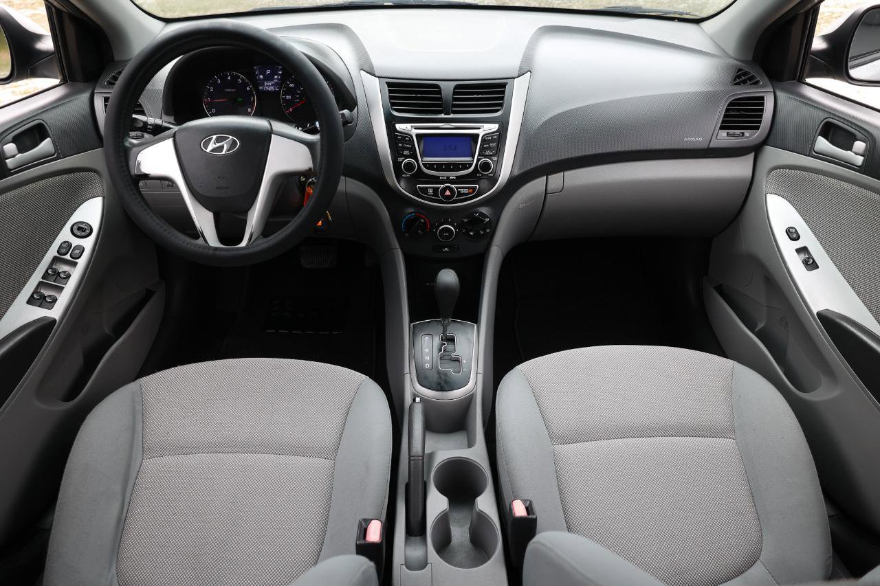 Used 2013 Hyundai Accent GLS image 2